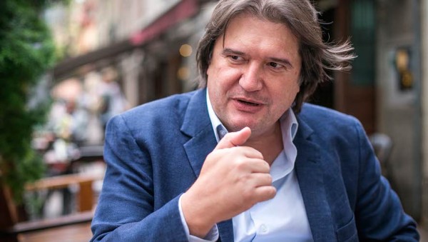 Serrano destaca que a decisão confirma o ponto de vista de que, uma vez inscrito como candidato, Lula tem direito a fazer campanha. Serrano destaca que a decisão confirma o ponto de vista de que, uma vez inscrito como candidato, Lula tem direito a fazer campanha.